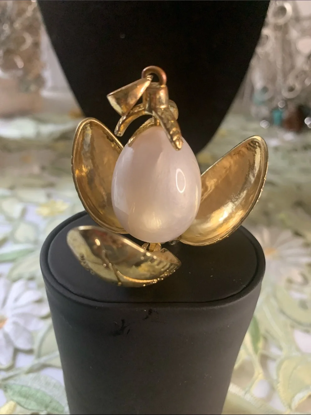 Harry Potter -The Golden Egg Pendant Metal Armor and Acrylic White Egg